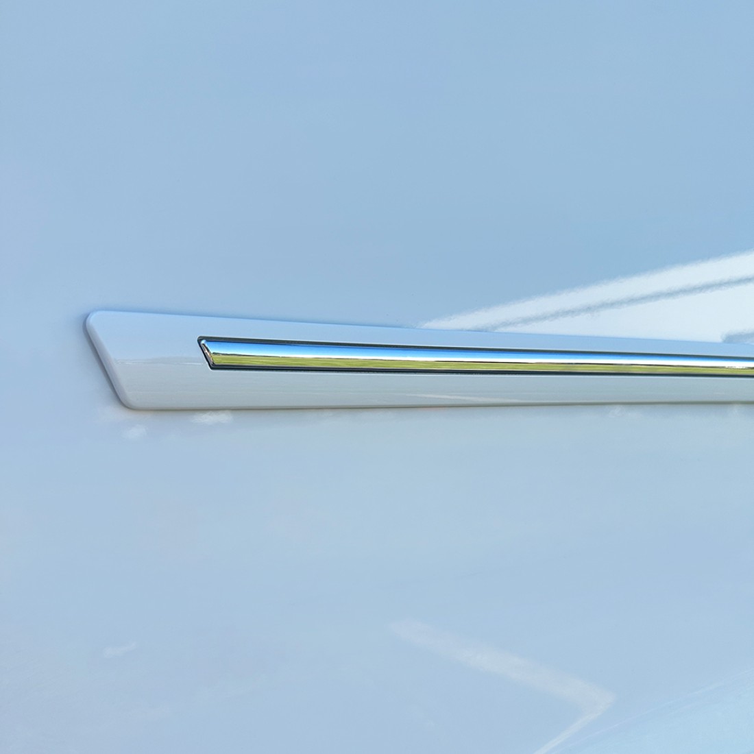 Painted Molding with Chrome Insert : GMC Yukon ChromeLine ...